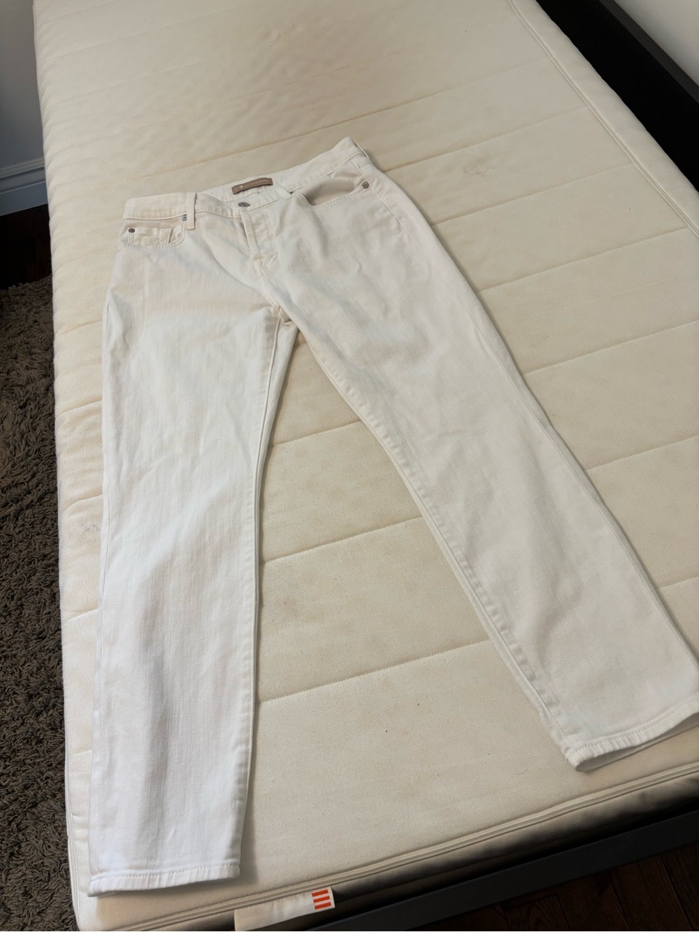 NWOT 7 For All Mankind White Straight-Leg Jeans